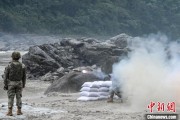 六爻教程西藏军区某部高原峡谷实弹射击 锤炼实战能力