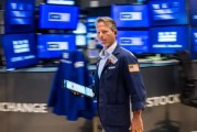 六爻教程尾盘：美股小幅上扬 标普指数上涨约0.3%