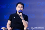 六爻教程艾摩星机器人卢玉坤：有些人形机器人公司用的摄像头就是把USB接口打胶固定，非常不稳定